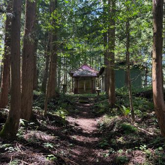 山頂の薬師堂到着😄