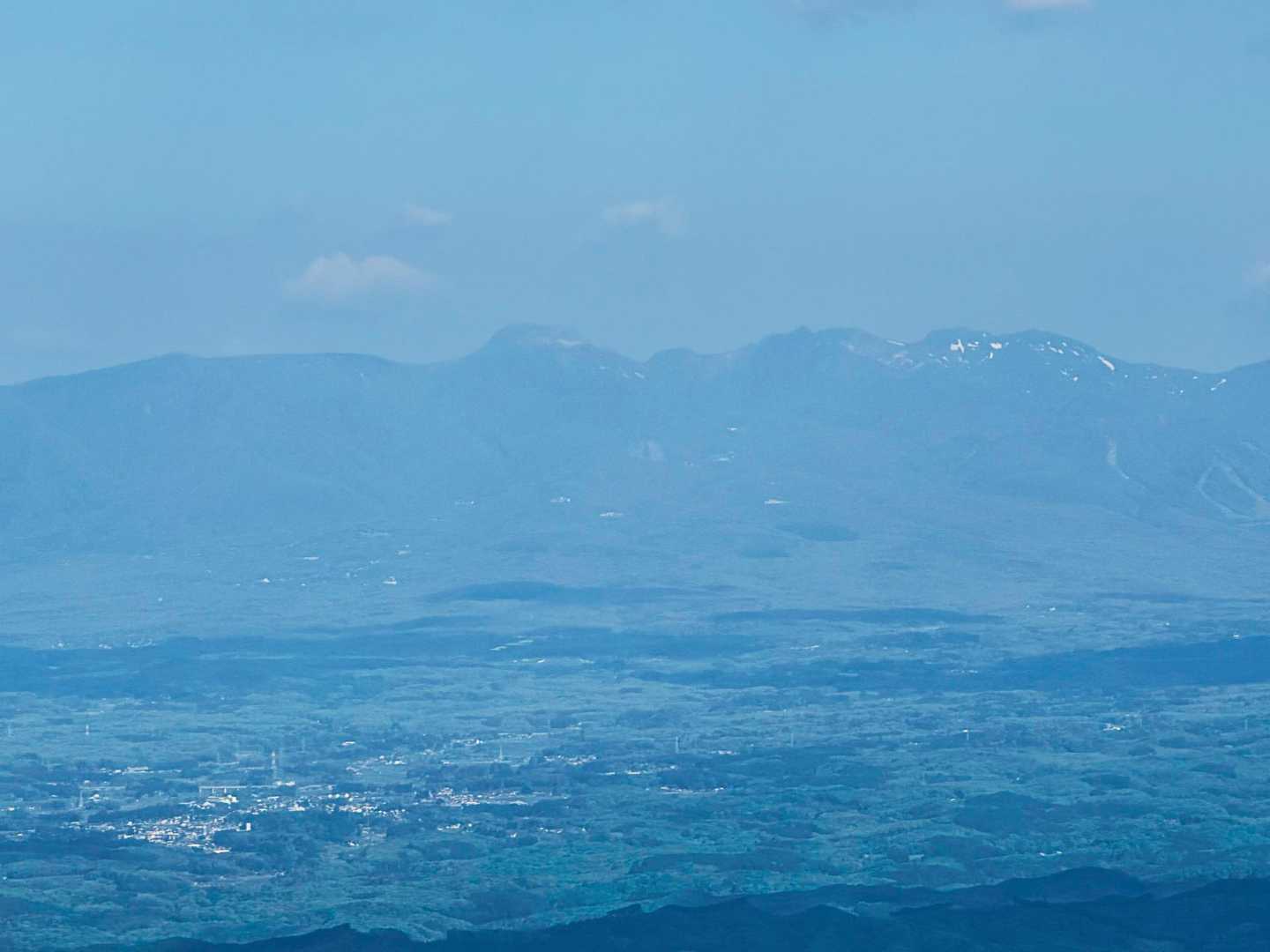 展望台から那須連山を望む

今日の那須岳は爆風40m予想😱