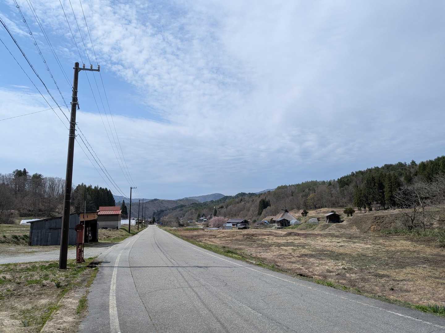 キャンプ場から出て、一般道から山之村牧場を目指します