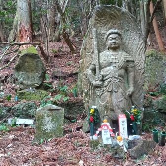 長岳寺 奥院 近くの不動明王🔥