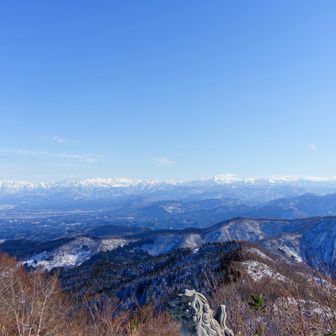 北アルプスと狛犬
