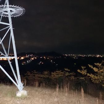 ダイヤモンドトレール💎
最初のピーク⛰️ 屯鶴峯

屯鶴峯の由来は、遠くから見るとたくさんの鶴が屯（たむろ）しているような景観だったために、この名前で呼ばれるとか？

1500万年間の風化・侵食によって奇岩群となった標高150ｍの岩山をウロウロしピーク手間で📸