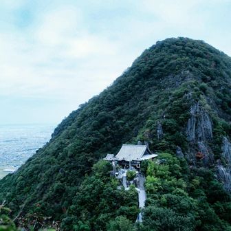 中山に登る途中で振り返って
出釈迦寺奥の院🙏