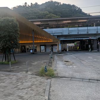 高尾山口駅　試しにしゃがんでみると痛いけどしゃがめた☺️

靴ﾜｰｸﾏﾝ1号だと足の裏が痛くなるなぁ