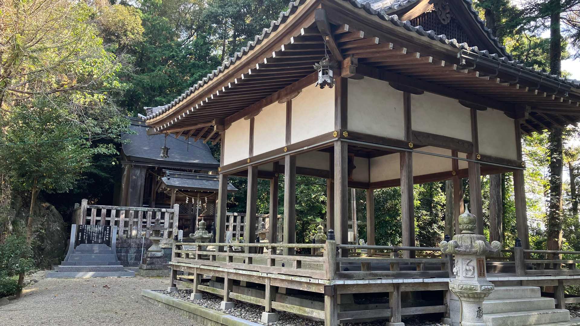 船岡山を下ると阿賀神社。