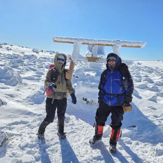 またまたおにーさんに撮ってもらいましたが、寒過ぎてまともにポーズがとれない😂