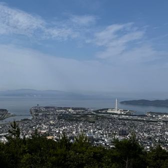 ｶﾞｽってます。
右手は鹿久居島
左は小豆島
