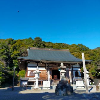 東城寺は、大掃除中なのか多くの方が作業していました。