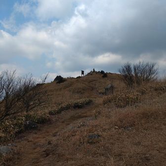 四畳半から眺めた福智山