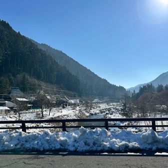 黙々と下山。
武奈ヶ岳、下山が長〜い💦

つづら折りの急登は雪が溶けてきて、ズルズル泥んこ祭り😇
おまけに上から溶けた水と雪爆弾💣が落ちてきます。嫌〜😱
。。。ですが、念願のブルー💙〆が出来て満足な山行です😊

今年の山行はこれにて終了☑️
ありがとうございました。
来年もどうぞよろしくお願いいたします😊