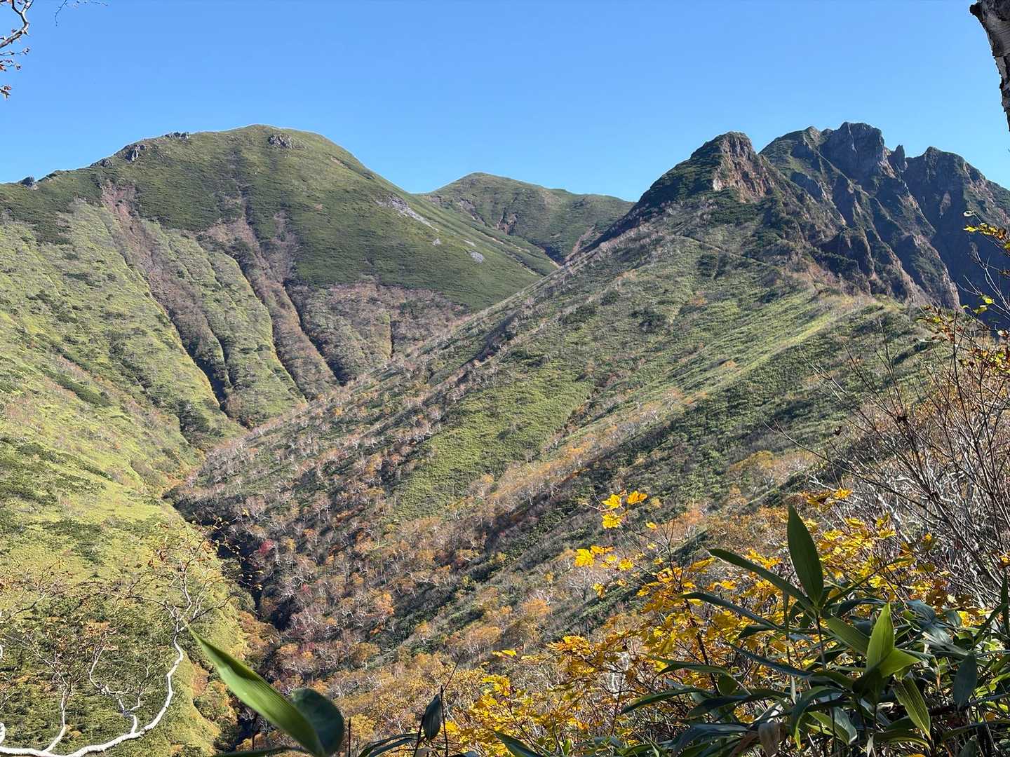 ニセイカウシュッペ山往復 | 切り立つ絶壁「大槍」を眺めながら細長い