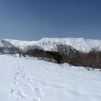 ここらへんが馬ノ神岳の山頂 からの～
屏風岳