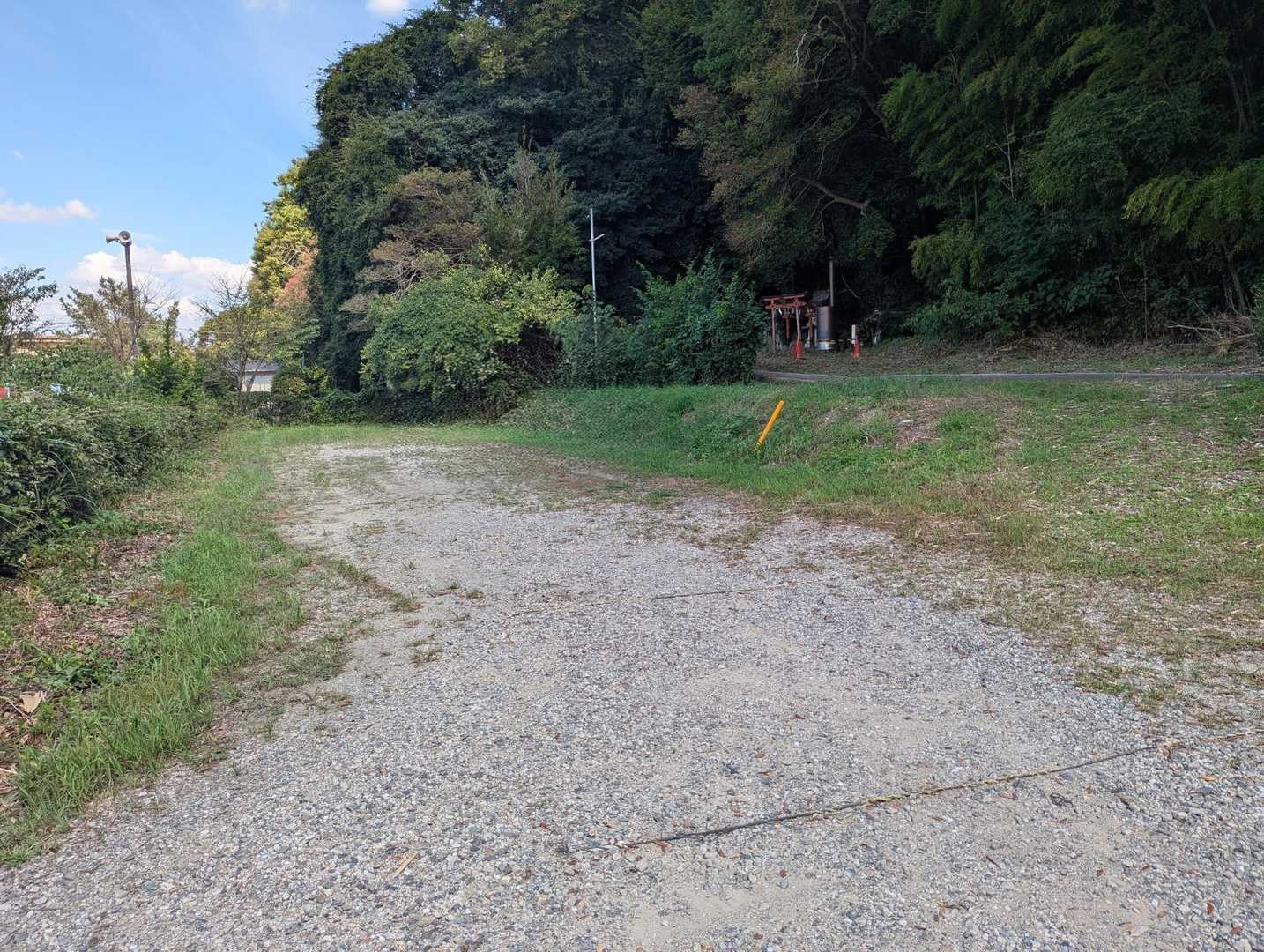 腰神神社　無料🅿️
　空きすぎてて不安😅

オットには
「金胎寺山？やめとこっかな👨💦」と裏切られ笑
今日は久しぶりのボッチ活動です