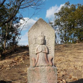 小さなザックに菓子パン4個は
かさばりすぎる
おにぎりの方がいいな