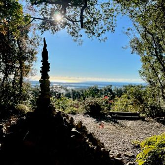 頂上🚩には芸術的なケルン🛕👏
🥸「倒壊したら大変や…触らんとこ😆」