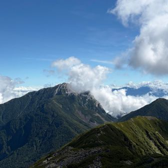 甲斐駒に雲が…