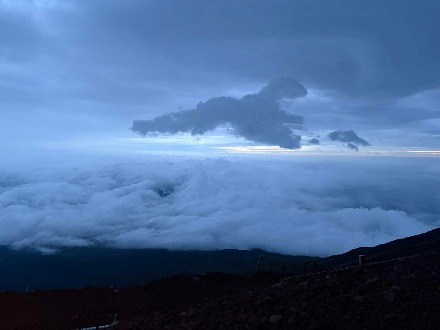 天候悪化のため😭
下山する