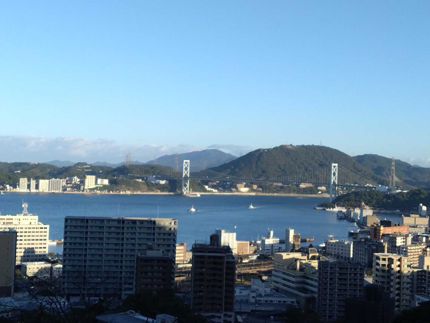 陽に照らされていく門司港