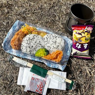 穏やかな陽射しの中、ゆっくりランチタイム。うー美味しいっ！フライ用のソースが多く処分に困り、飲みました笑笑