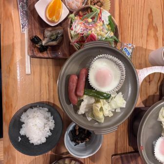 朝ごはん。
2日目はお天気荒れ模様なのでおかわりしてたくさん食べておきました😋