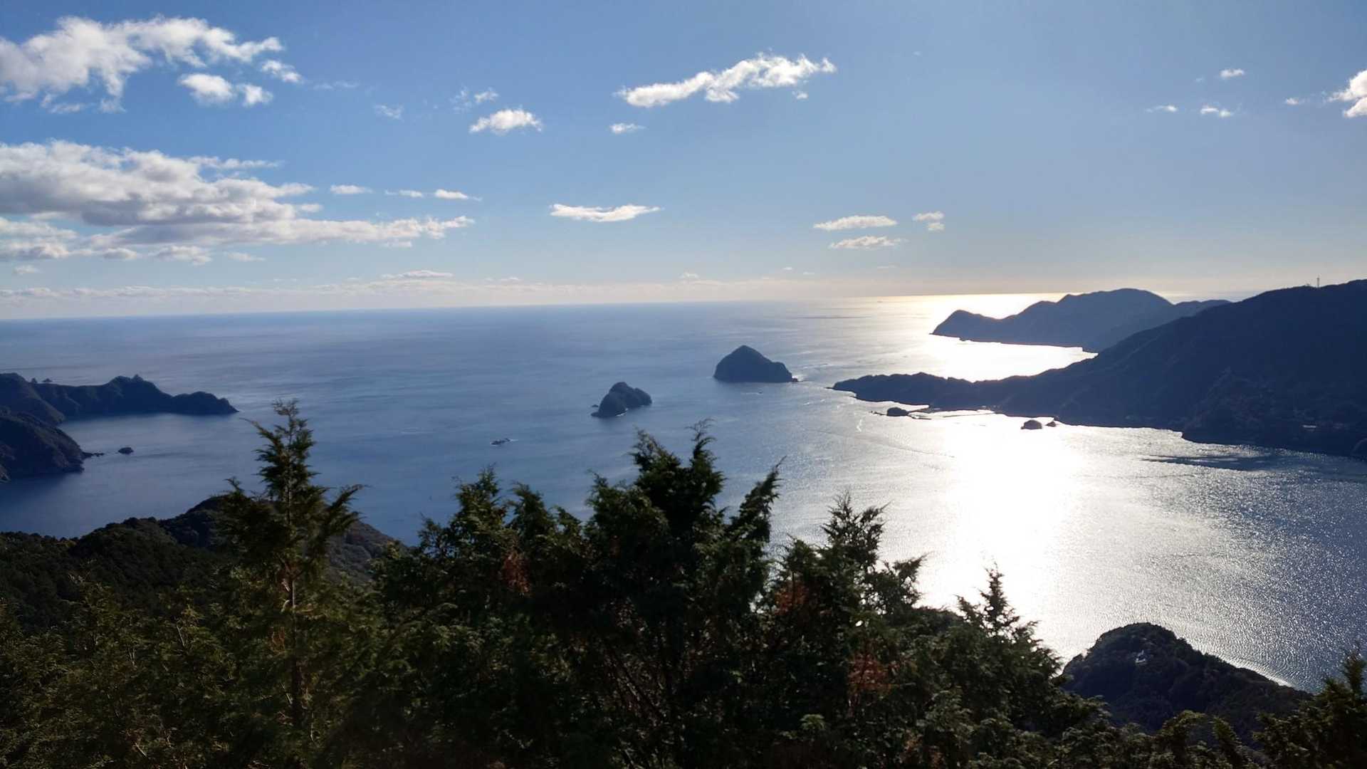 ここは天狗倉山以上に絶好のビューポイント… 伊勢方面まで見渡せいつまでも飽きない😁