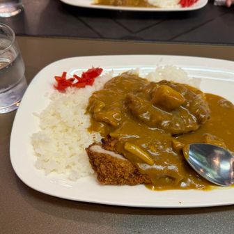 ようやくランチに辿りついた
カツカレー1,600円
