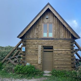 白神岳大周遊天避難小屋