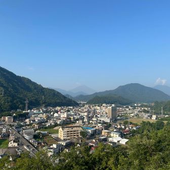 遠くに富士山