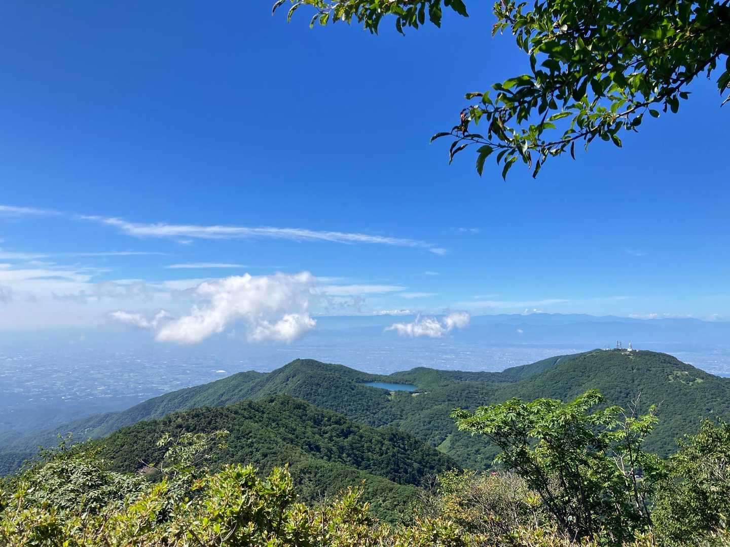 小沼の向こうに富士山