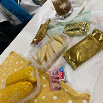 小屋にて休憩🛖☕️🍦以外は持ち込み🙇
