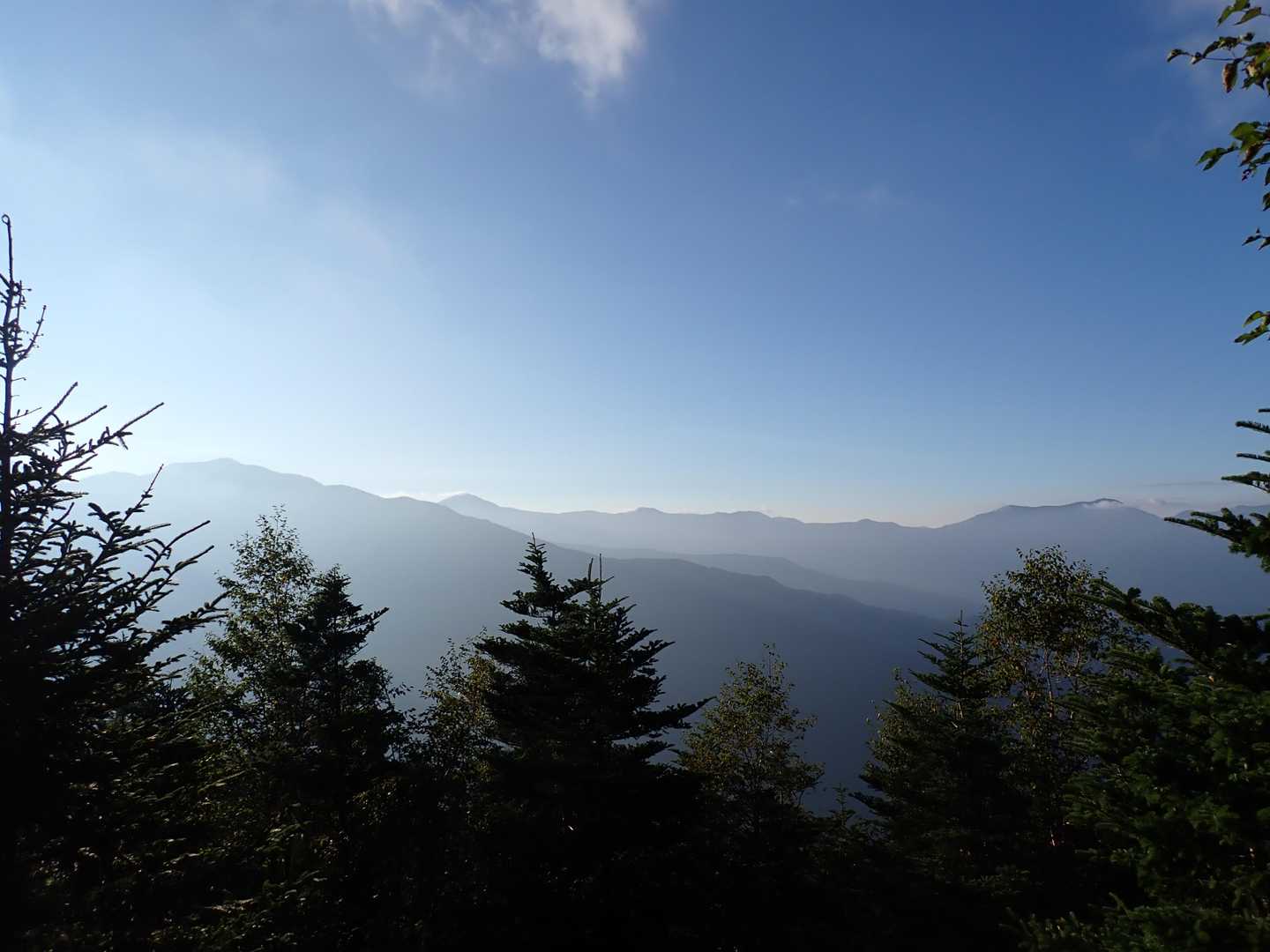南東側の眺望。聖岳～光岳。