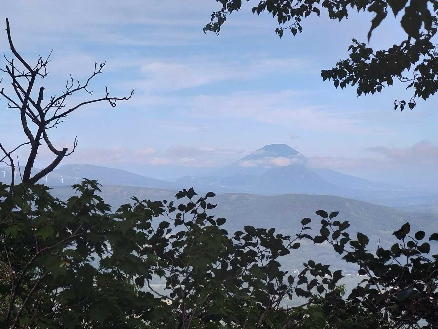 一瞬の羊蹄山
