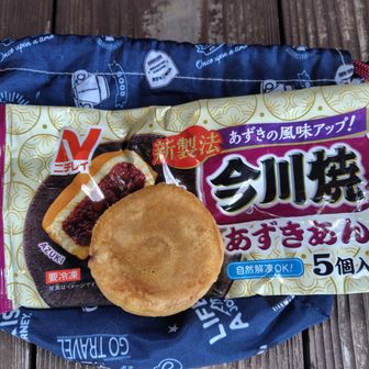 最近はまってるニチレイの冷凍の今川焼80円/個程　いつもはレンジでチンしておいしく食べてますが、説明書で自然解凍でも食べれますとのことで携帯食で食べれるかトライしました・・・
やっぱりチンして温かくした方がいいです😭