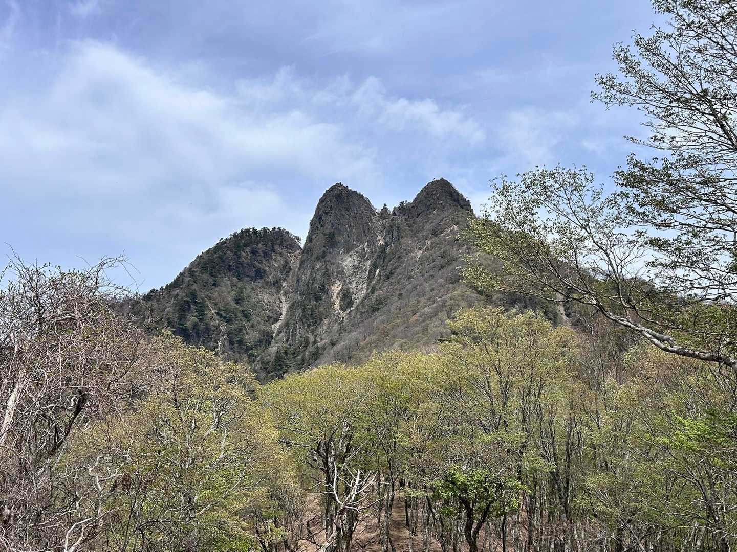 九折登山口-三ツ尾コース登山口-傾山-杉ヶ越-九折越 周回コースの写真