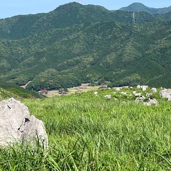 烏帽子岳からの集落。