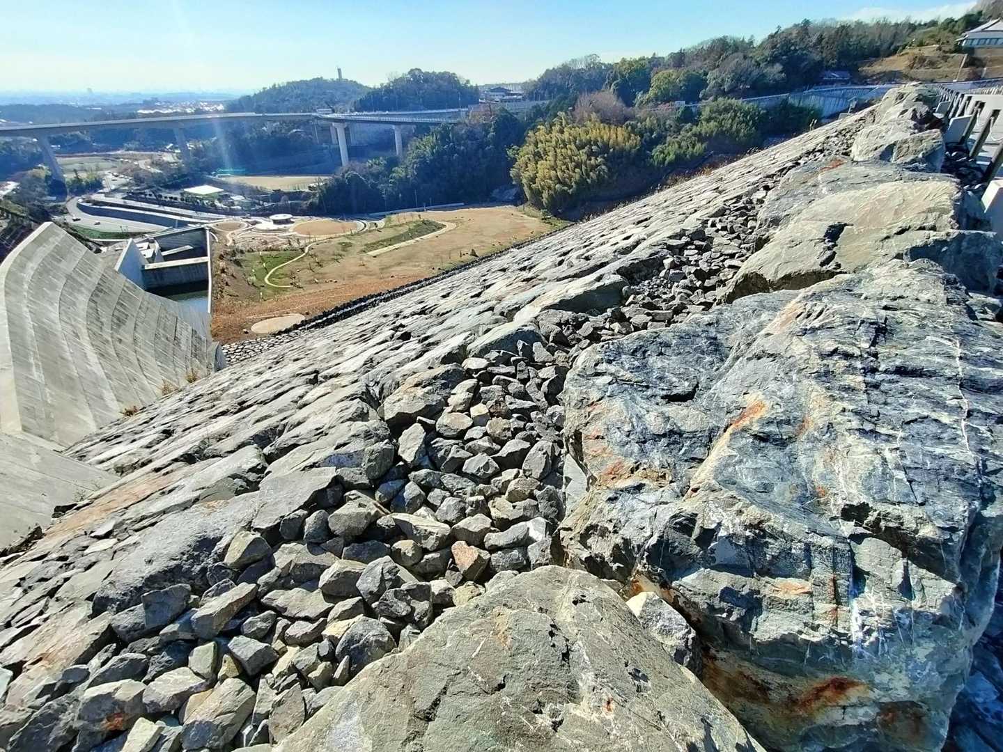 石の盛り具合を伝えたいけど伝わらん😅

ではメインの総持寺へ