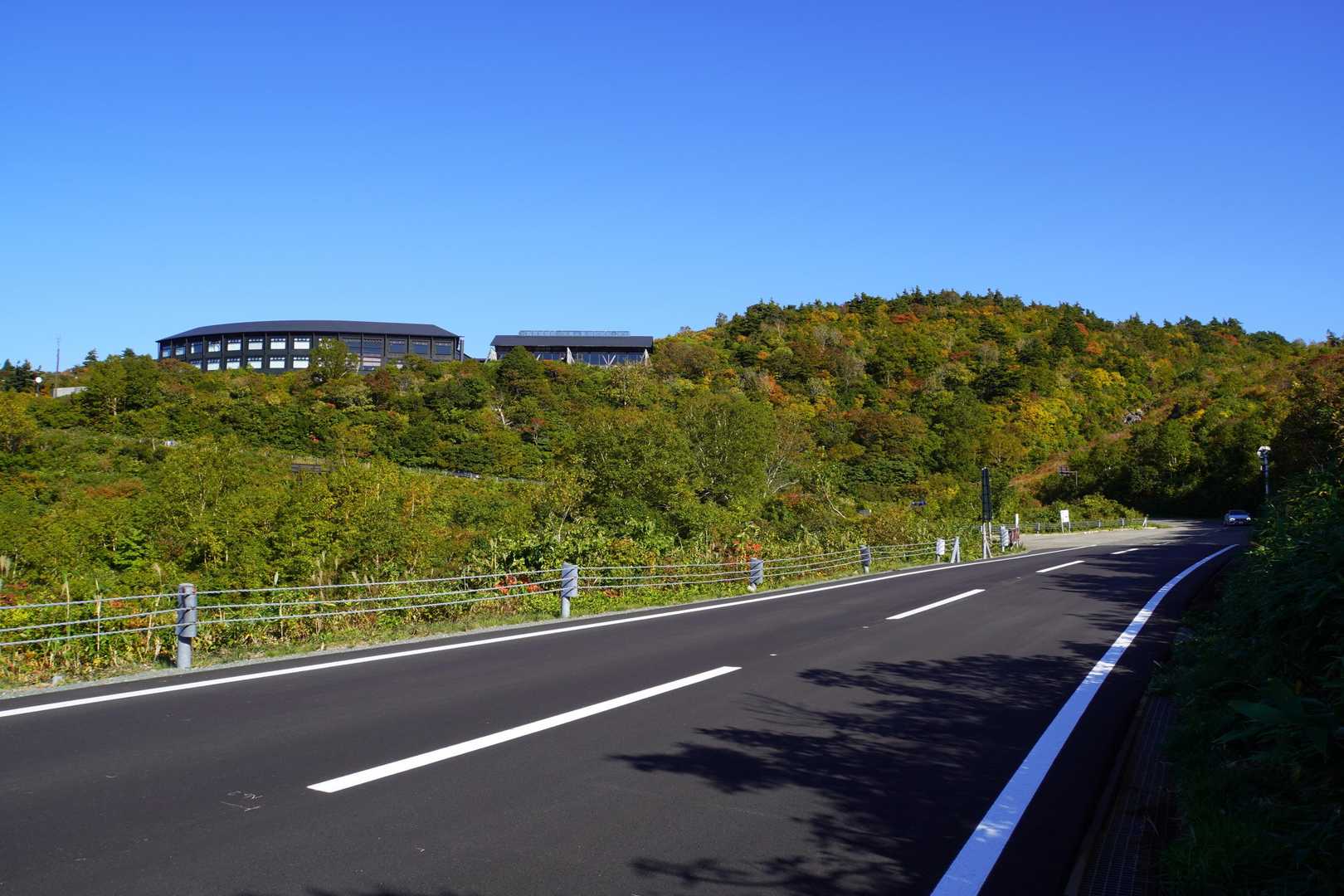 栗駒山荘が見えてきた、今日はここで汗を流して帰ります、良い温泉です。
綺麗な紅葉が見られ良い一日でした、ありがとう、また来ます。