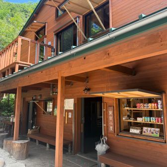 鳳凰小屋到着
15年前は、ここでテン泊しました。
綺麗になってる？