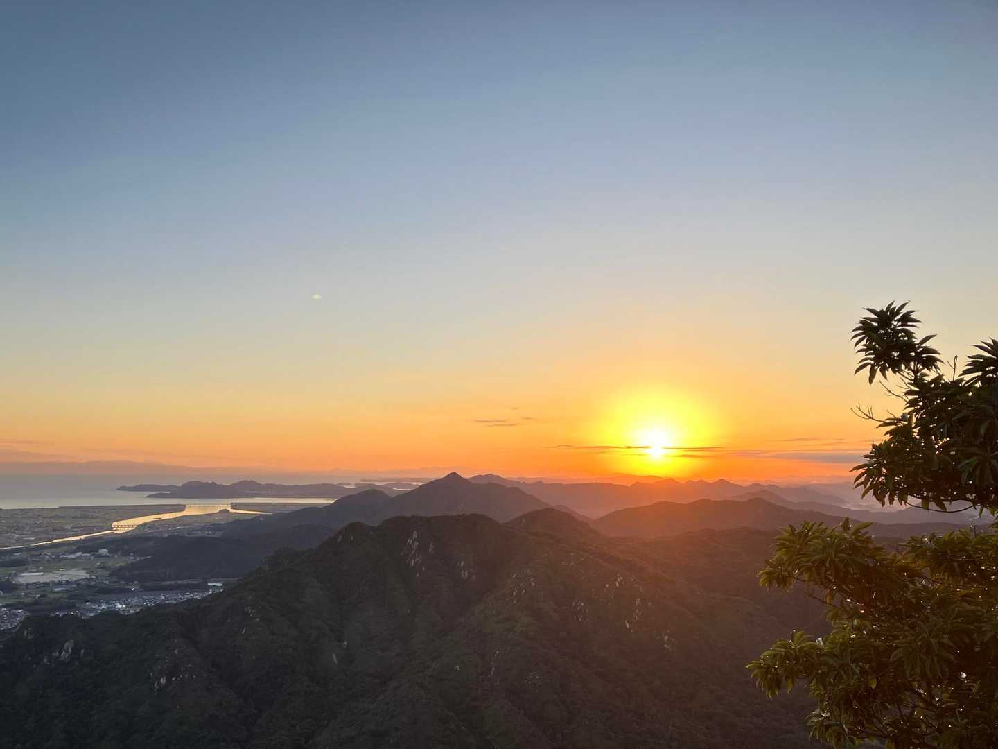 サンセットを見届けてたいけど、日が暮れる前に下山しなくちゃ💦