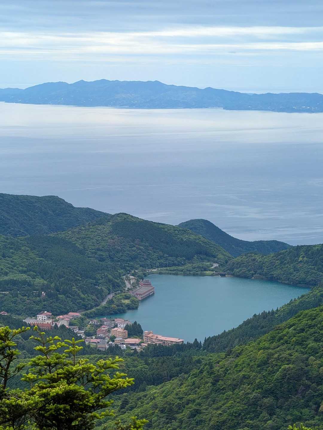 鴛鴦の池と雲仙街