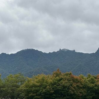 左手には裏妙義山。
今日はヒルがうじゃうじゃいそう……