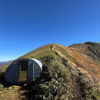 このタイプの避難小屋がカワイイなあ