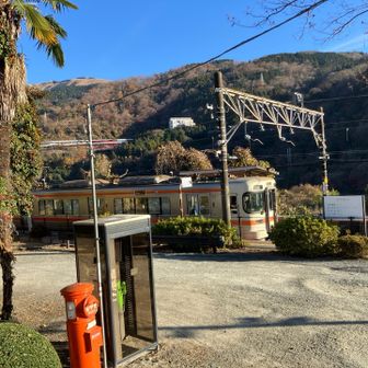 本数少ない、御殿場線からの出発、写真左上にはこれから登る大野山が眺められます。