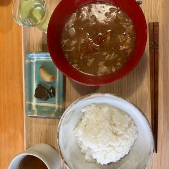 豚汁とご飯のお代わりは1回まで