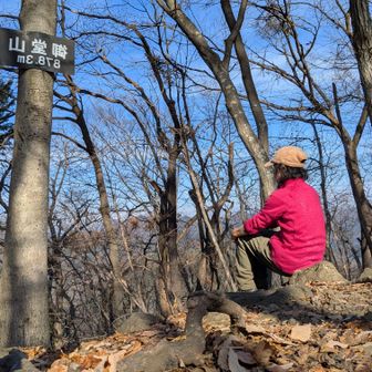 妙義山を見ています
だぁ～～れもいません
独り占めでウットリ
ところが妙義山方面でヘリコプター🚁が旋回していました😱🤔
