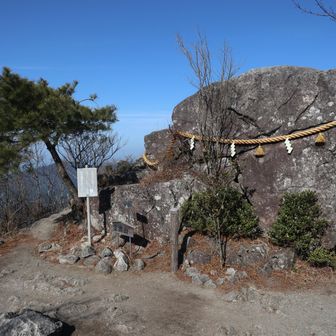 山頂も静かだ (*´ｰ`*)