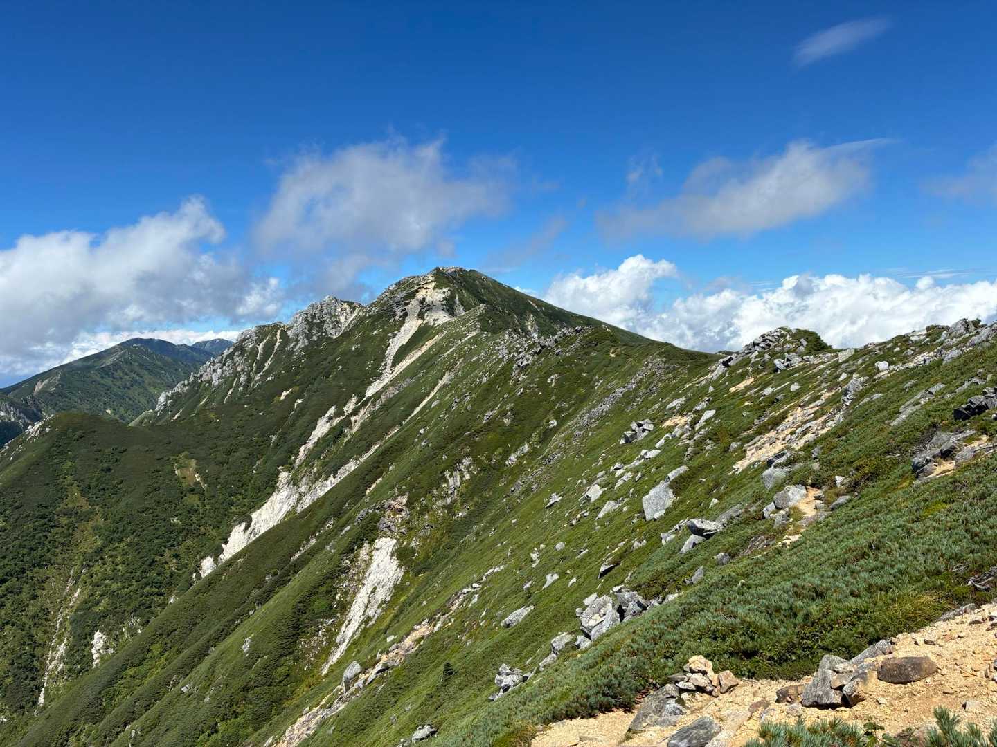 ゲート-伊奈川ダム登山口-越百山-仙涯嶺-南駒ヶ岳-赤椰岳 周回コースの写真