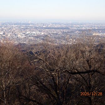 山頂から見た都心方面
