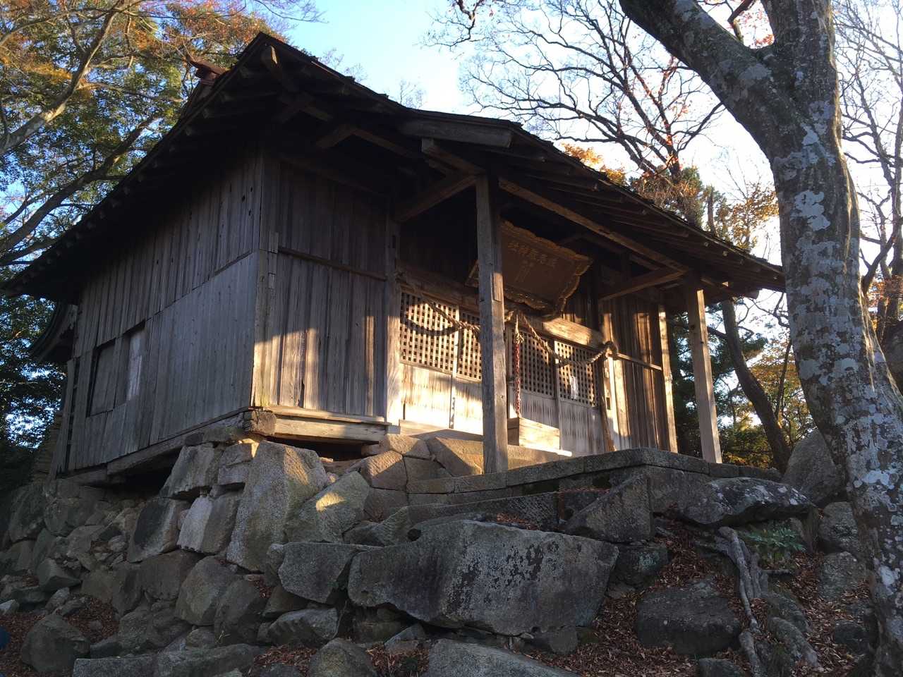 佐志能神社。この奥に石倉というポイントがあったんですね。ご案内によると眺望良いみたいです。また今度のお楽しみにとっておきましょう。