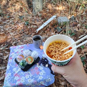 辛いもの食べた後は
甘いものとほうじ茶やね😋
ミニどら焼やいちご大福達は中津市の
菓子処いわまるｻﾝ✨